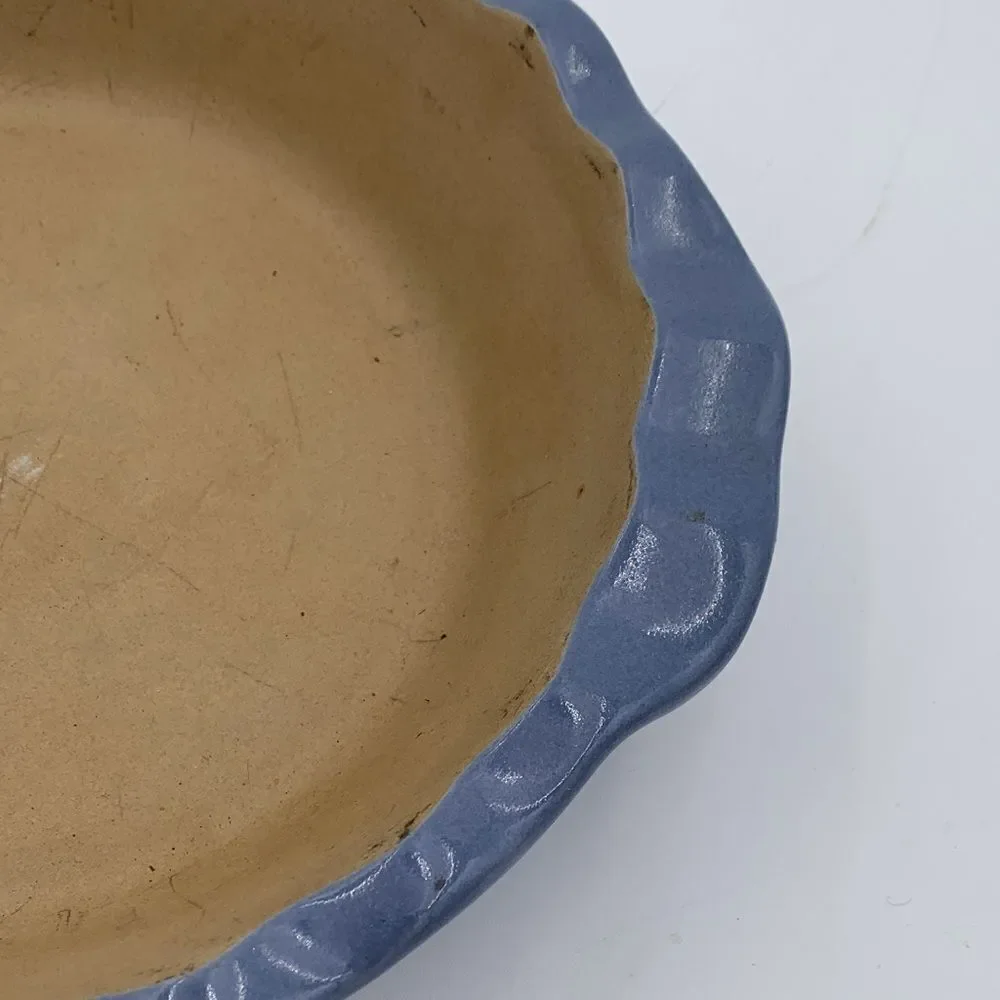 Pampered Chef Family Heritage Blue and Tan Stoneware Pie Dish county blue